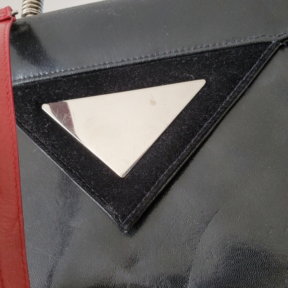 Vintage black purse with mirror and wire handle - Picture 10 of 13